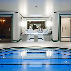 **** Hotell Eiffel Blomet Frankrike